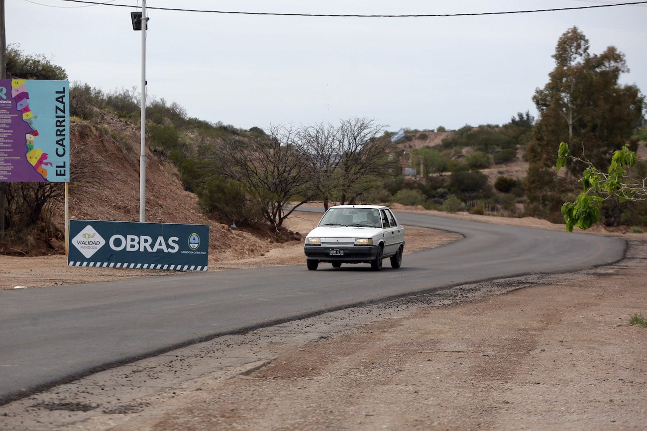 Vialidad Mendoza ya está asfaltando el perilago de El Carrizal