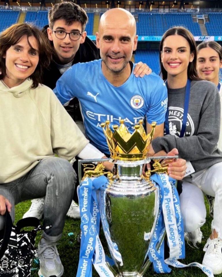 Pep Guardiola con María y familia, cuando ella estaba morocha