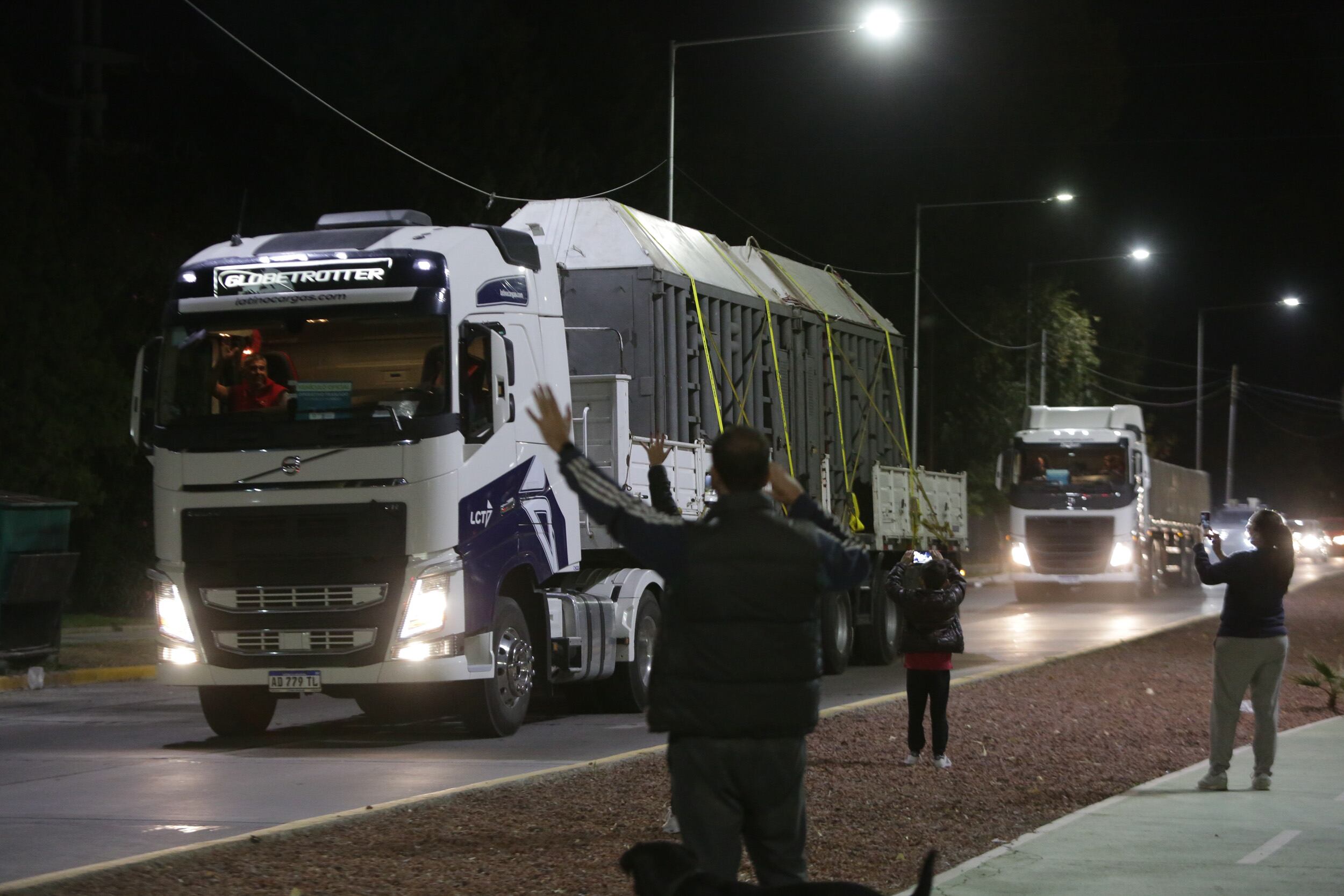 Las elefantas Pocha y Guillermina ya llegaron a Brasil y están más cerca del santuario. Foto: Prensa Gobierno de Mendoza.