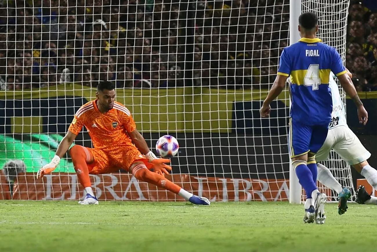 "Chiquito" Romero y Figal, dos que serán titulares ante Barracas.  (LA NACION/Mauro Alfieri)