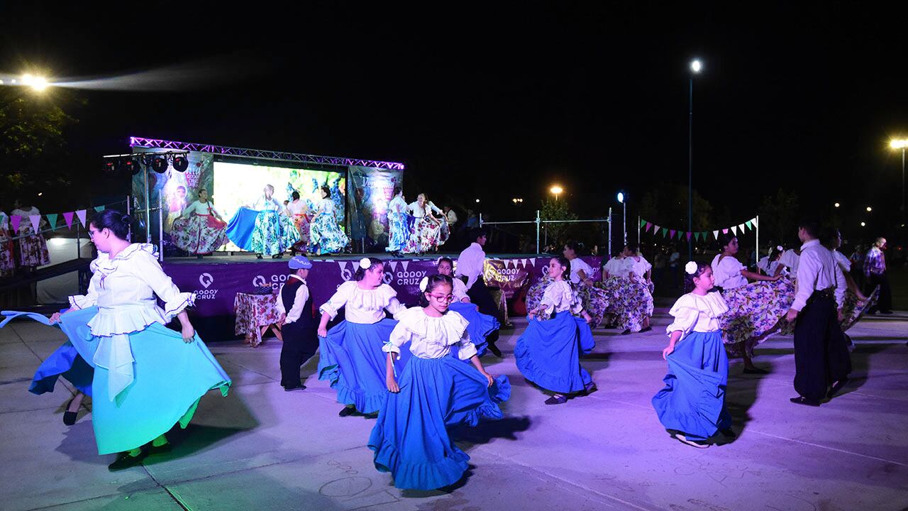 "Vendimia de mí tierra criolla" fue la fiesta distrital de Villa Marini donde resultó electa Micaela Miguez como nueva reina. Foto: Mariana Villa/ Los Andes