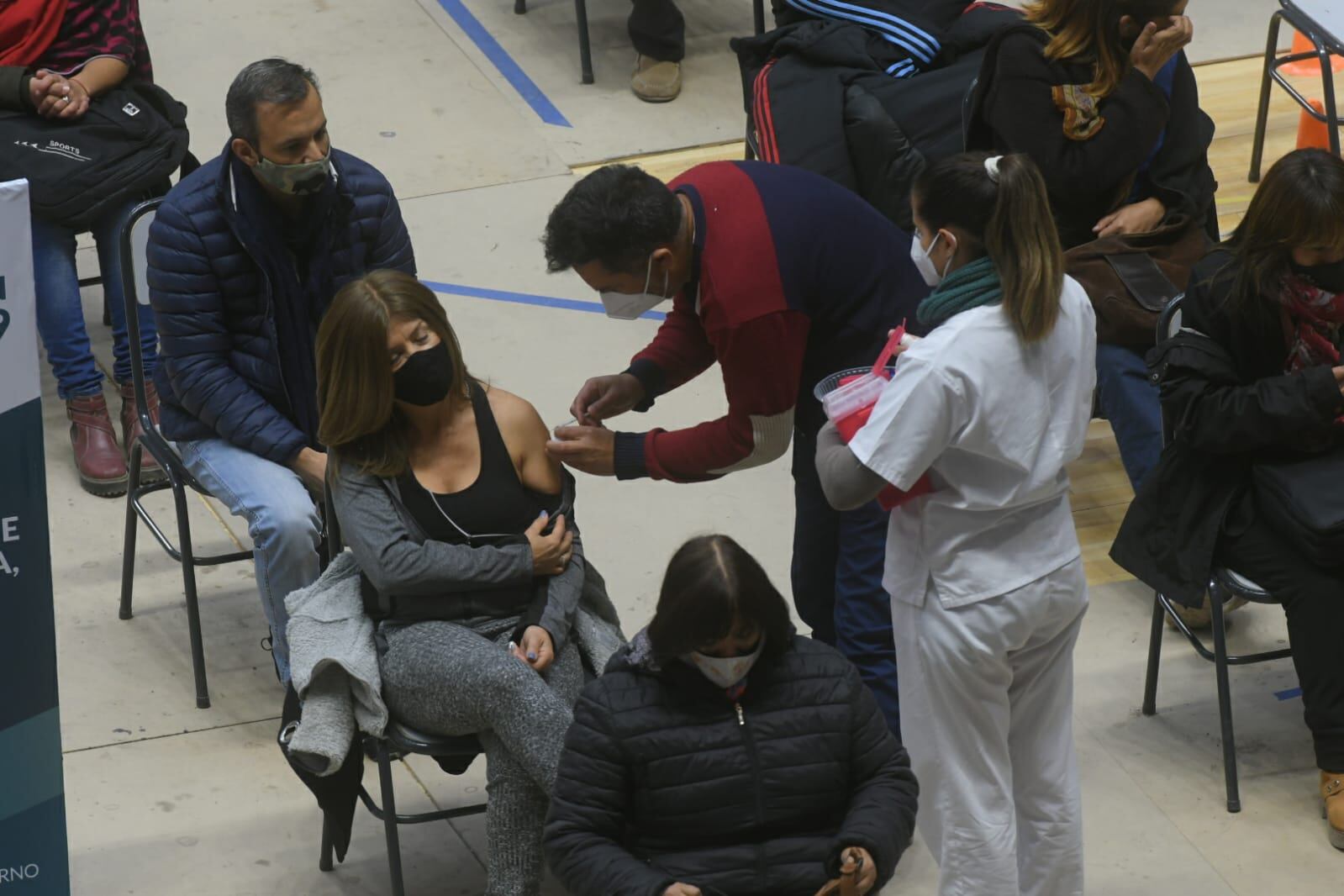 Este viernes y sábado se vacunará en total a más de 13.000 trabajadores de la educación, mayores de 20 años y del Gran Mendoza. 