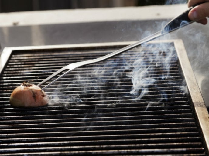 Esto ocurre si limpias la parrilla con cebolla.