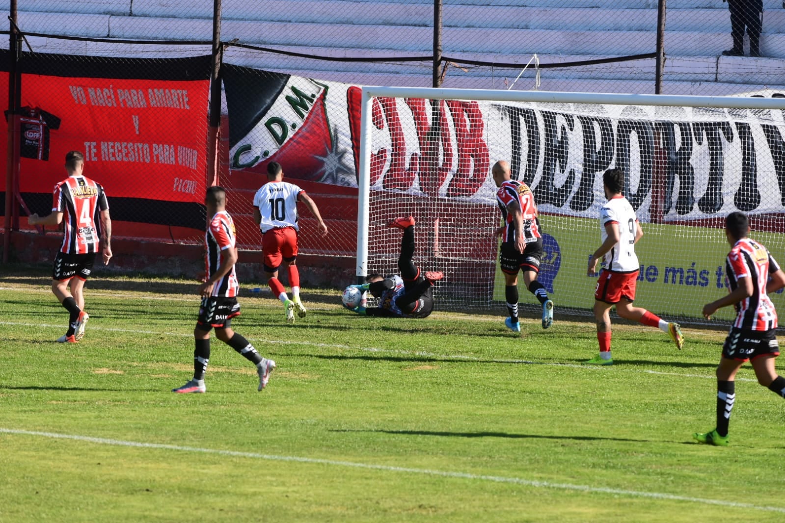 Trípodi, arquero funebrero, fue la gran figura de la tarde. Foto: Mariana Villa (Los Andes).