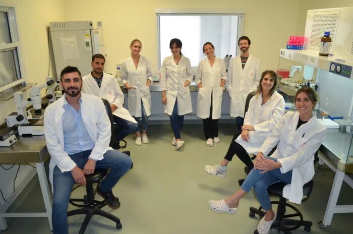 Equipo de científicos argentinos de Kheiron Biotech, el laboratorio que realizó el procedimiento de clonación. Foto: Gentileza Filo News