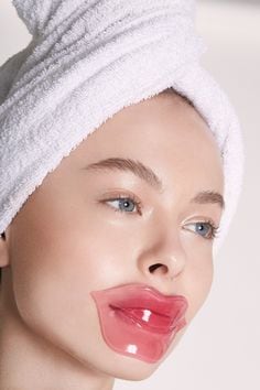 Los parches hidratantes para labios se han vuelto virales en redes sociales y ya son parte de las rutinas de skincare.