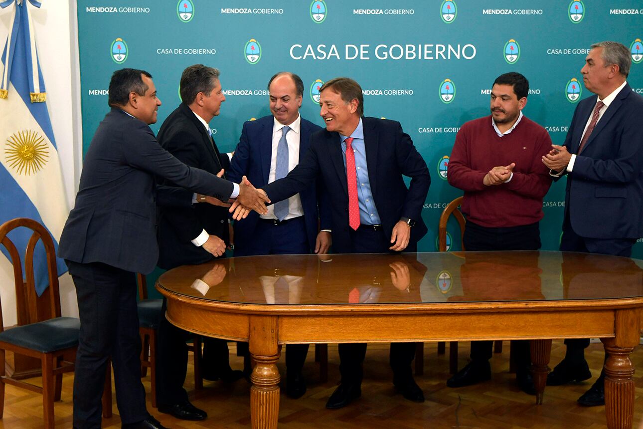 Gobierno Provincial firmó el acuerdo por Potasio Rio Colorado inversores para reactivar la mina Potasio Río Colorado, ubicada en Malargüe.

Foto: Orlando Pelichotti
