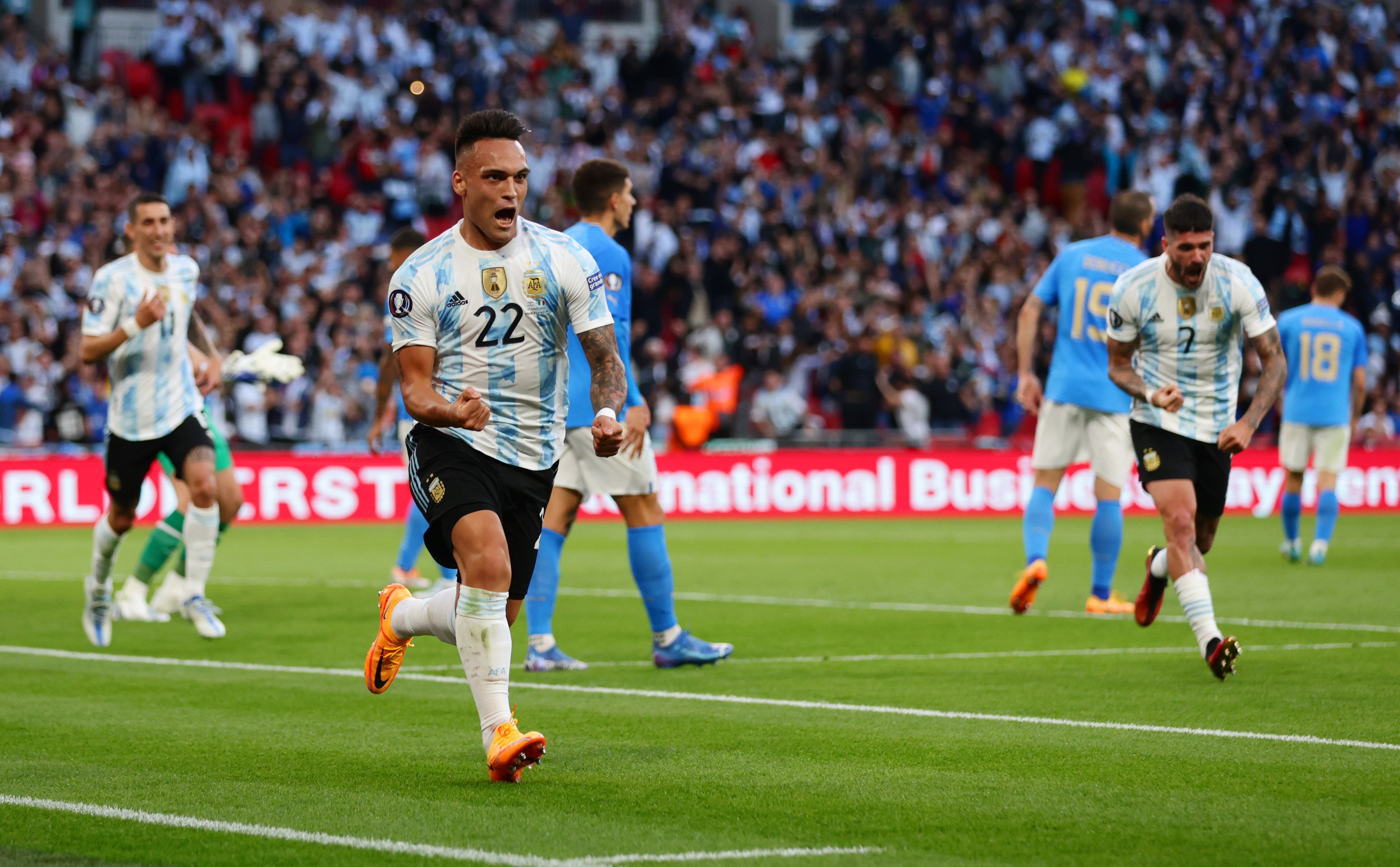 Lautaro Martínez puso el 1 a 0 para la Argentina ante Italia.