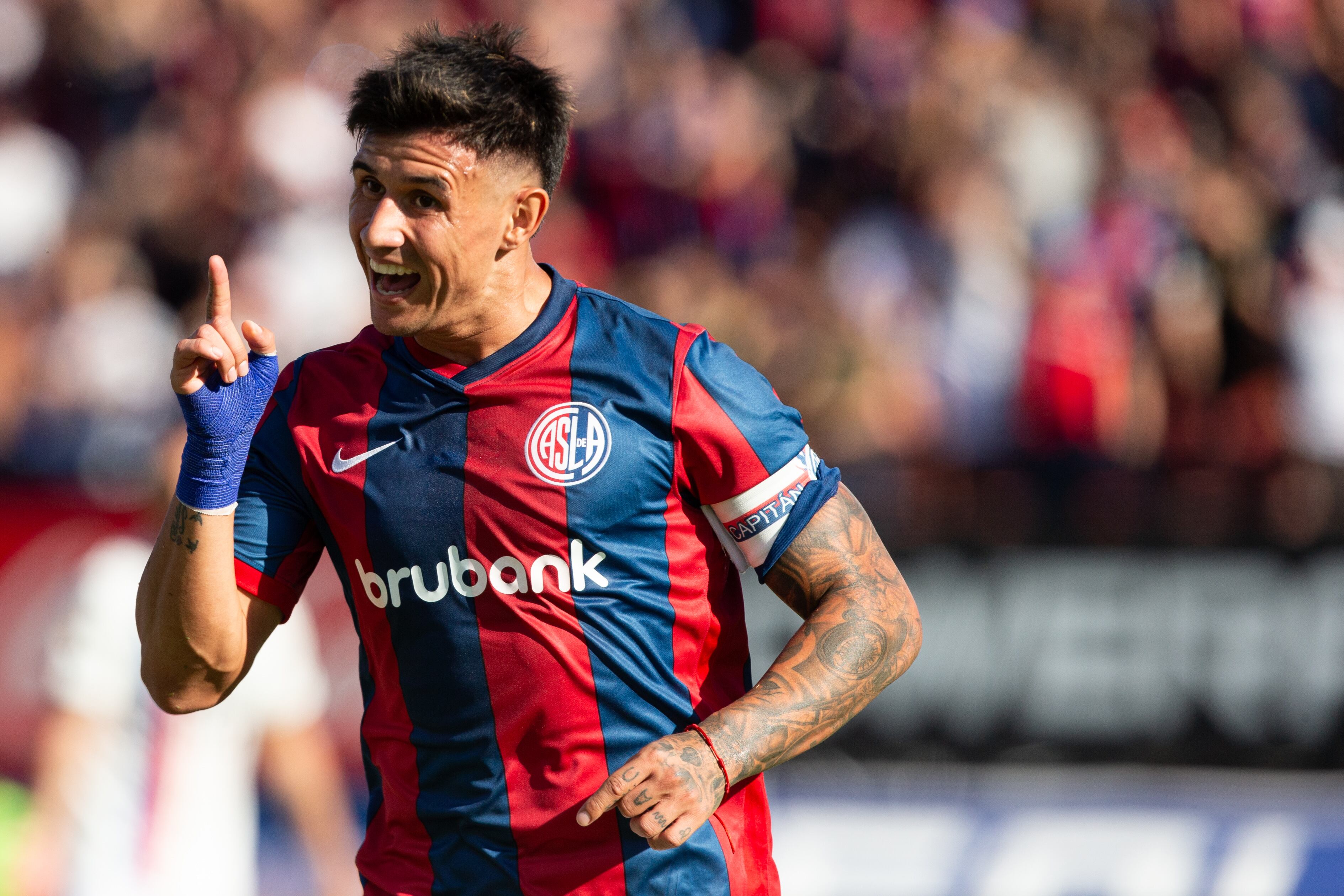 El paraguayo Adam Bareiro (@SanLorenzo)