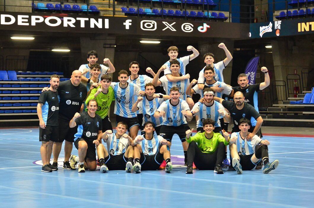 Christian Tamburrino y Martín Moreno lograron las medallas con la selección juvenil de handball