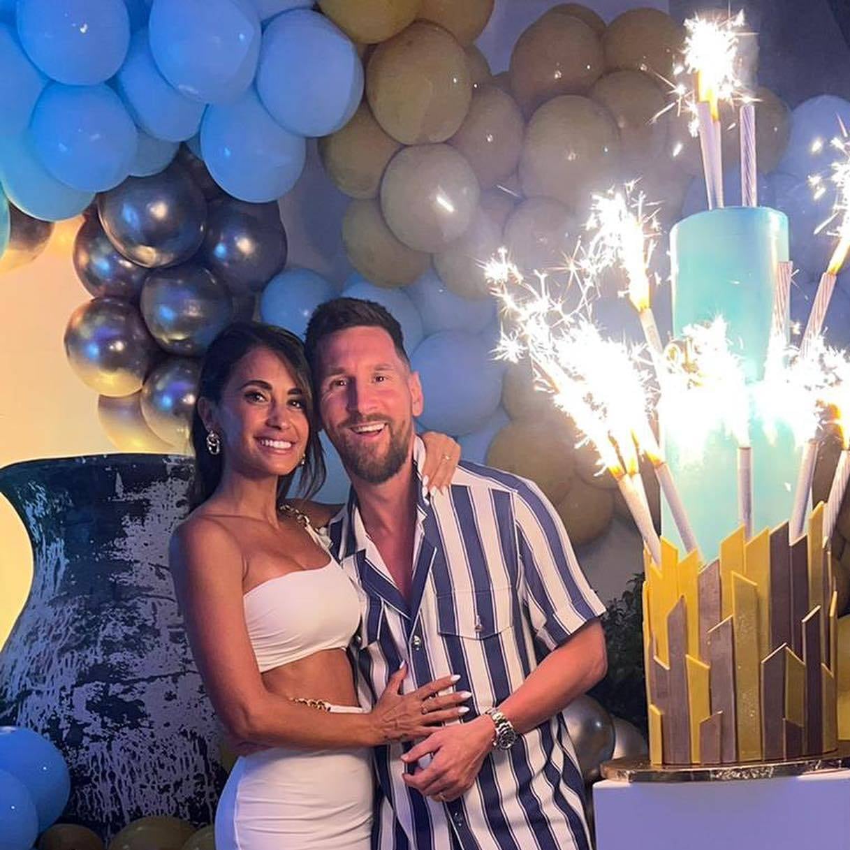 Antonela Roccuzzo y Lionel Messi fueron a una fiesta electrónica en Ibiza con sus amigos.