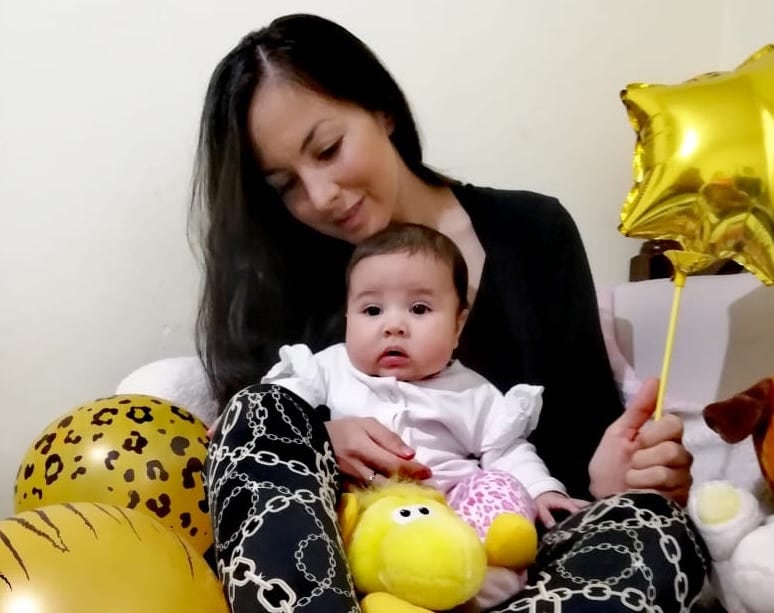 Flavia Corzo junto a su hija Martina, que nació en plena pandemia, durante los días de cuarentena más estricta. 