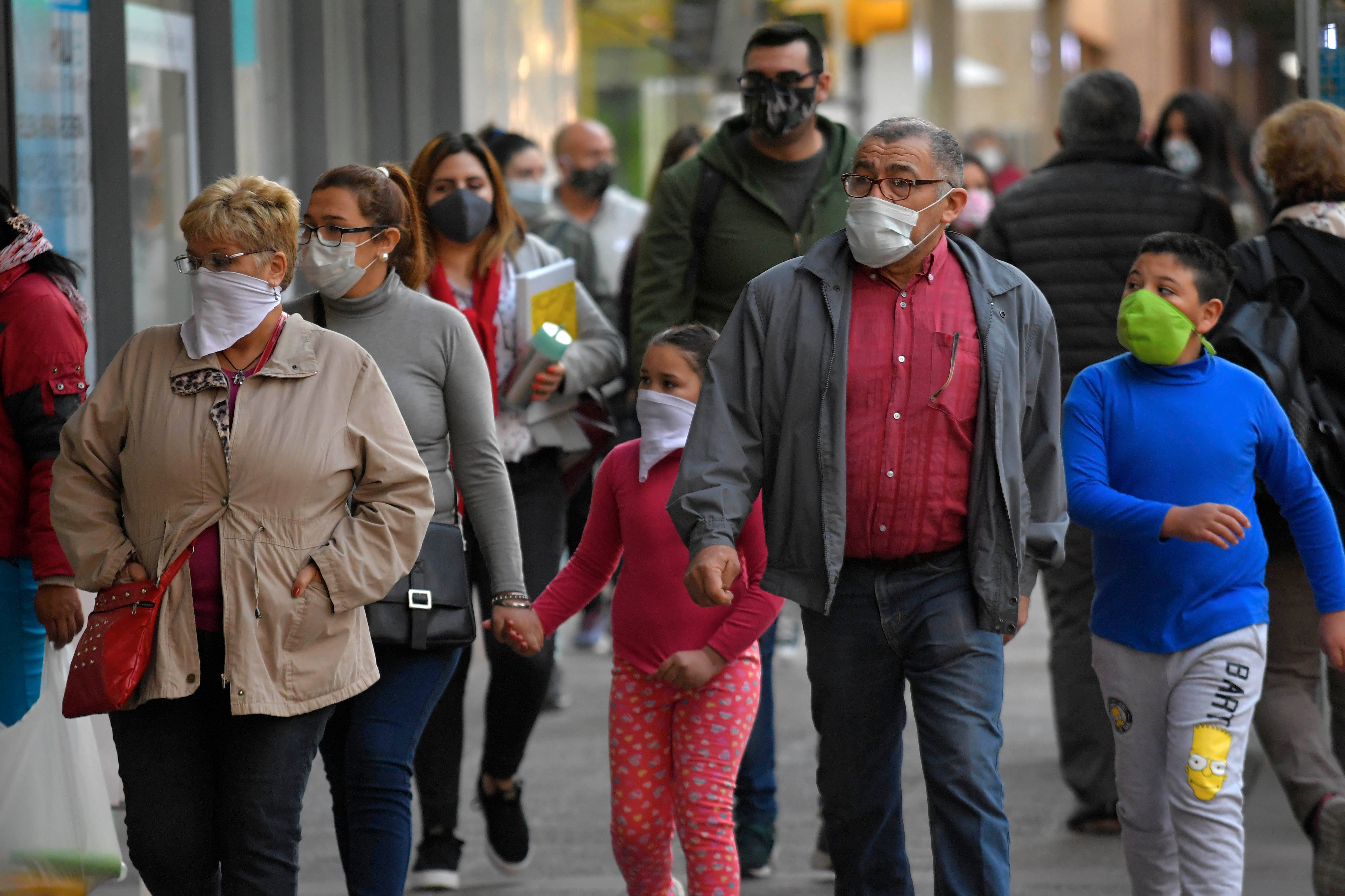 Sin restricción de DNI se notó mucho movimiento de personas por las calles de la ciudad.