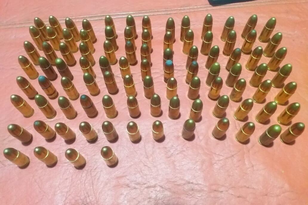 Secuestraron una ametralladora, pistolas y más de 500 balas en dos “quioscos” narcos. | Foto: Prensa Ministerio de Seguridad