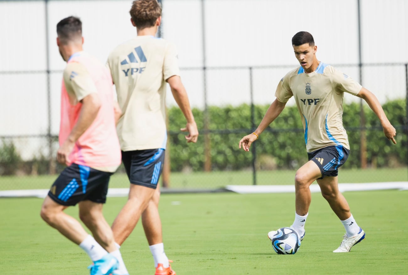 Carboni se lesionó, y quedó desafectado de la Selección Argentina. / Foto: AFA