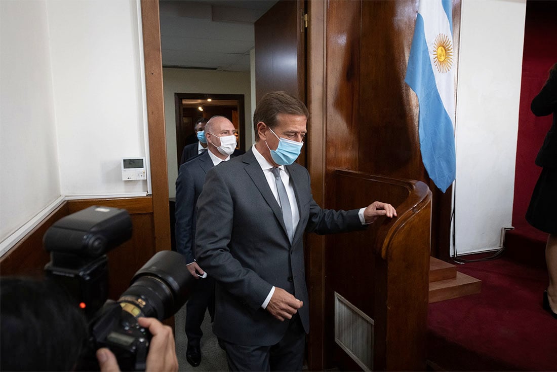 Durante el mediodía de este viernes, el gobernador Rodolfo Suárez estuvo presente en el acto de apertura del Año Judicial, en el que ofreció un discurso al igual que Dalmiro Garay, presidente de la Suprema Corte de Mendoza. Fue en el salón de actos de Tribunales provinciales.

Foto: Ignacio Blanco / Los Andes  