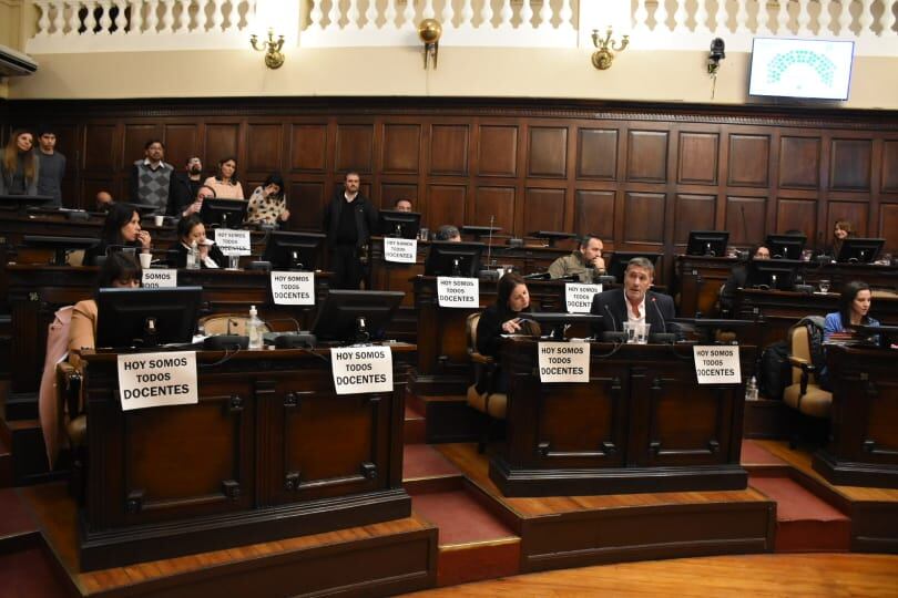 Debate del proyecto para regular el Piedemonte. Humberto Mingorance, secretario de Ambiente, analizó el proyecto con senadores del oficialismo y oposición. Mariana Villa / Los Andes