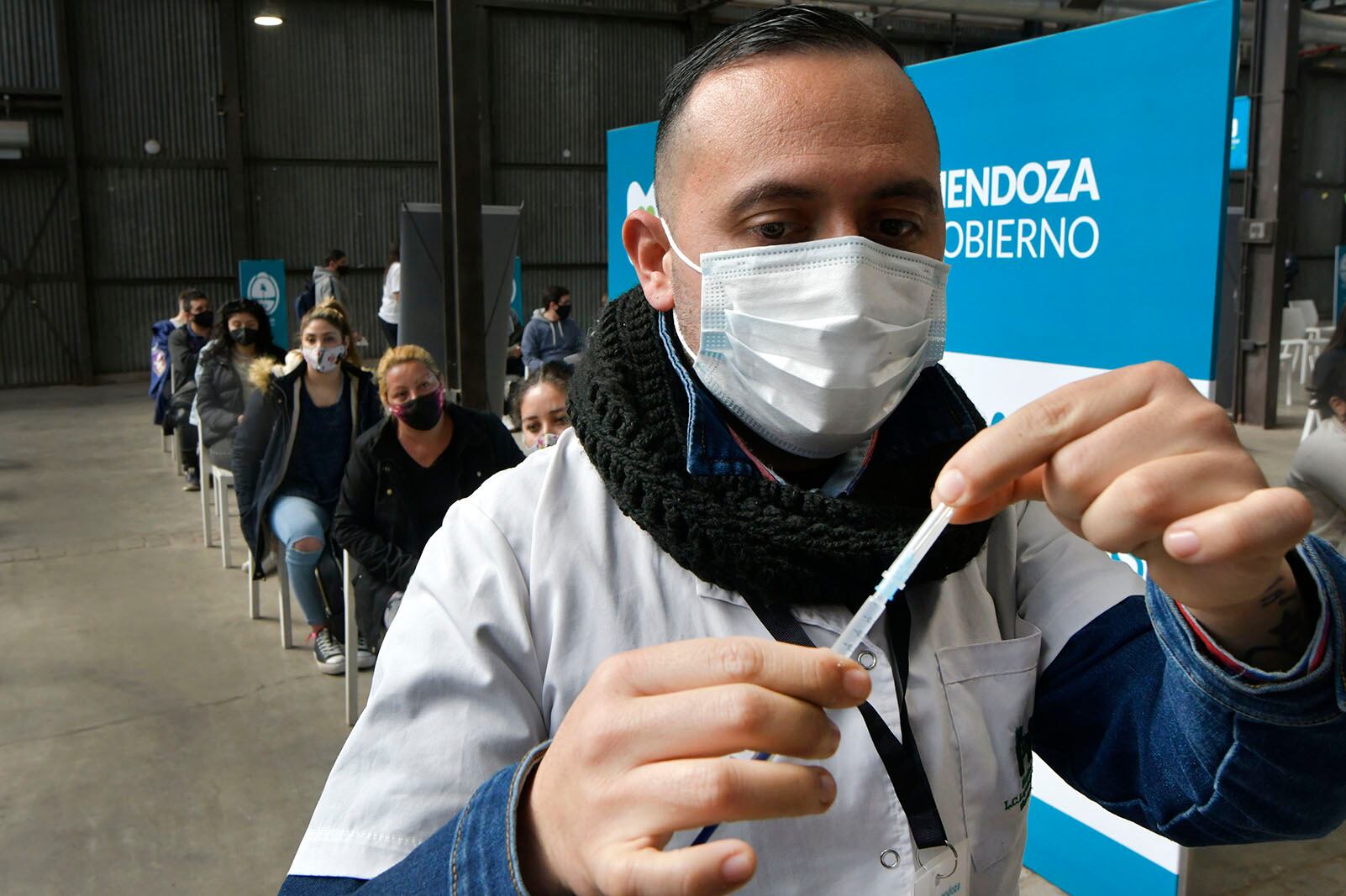 Entre todos nos ayudamos y le ganaremos a este virus. No es fácil, pero seguro saldremos adelante., es nuestra misión social., Carlos Rodríguez. Foto: Orlando Pelichotti / Los Andes