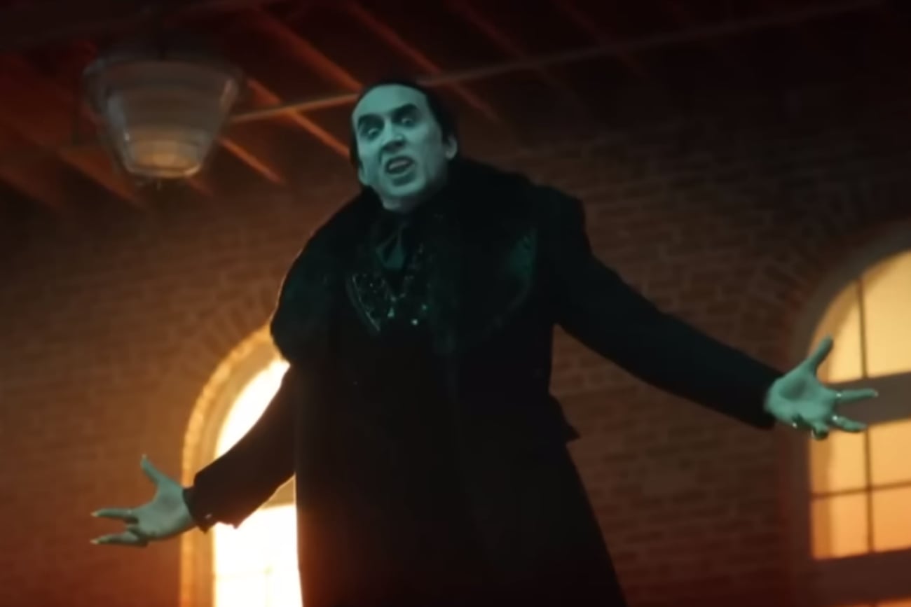 Nicolas Cage como Drácula en "Renfield". (Captura)