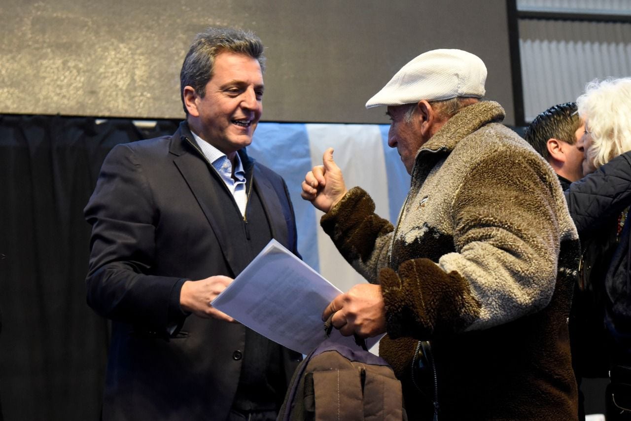 El presidente de la Cámara de Diputados, Sergio Massa, participó de un acto de Enacom donde se habilitó conectividad a vecinos de Malvinas Argentinas en provincia de Buenos Aires.