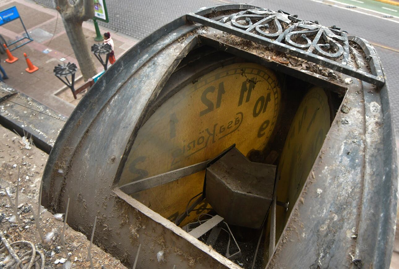 Reloj de la ex Casa König. Una verdadera reliquia de 1920. Foto: Orlando Pelichotti