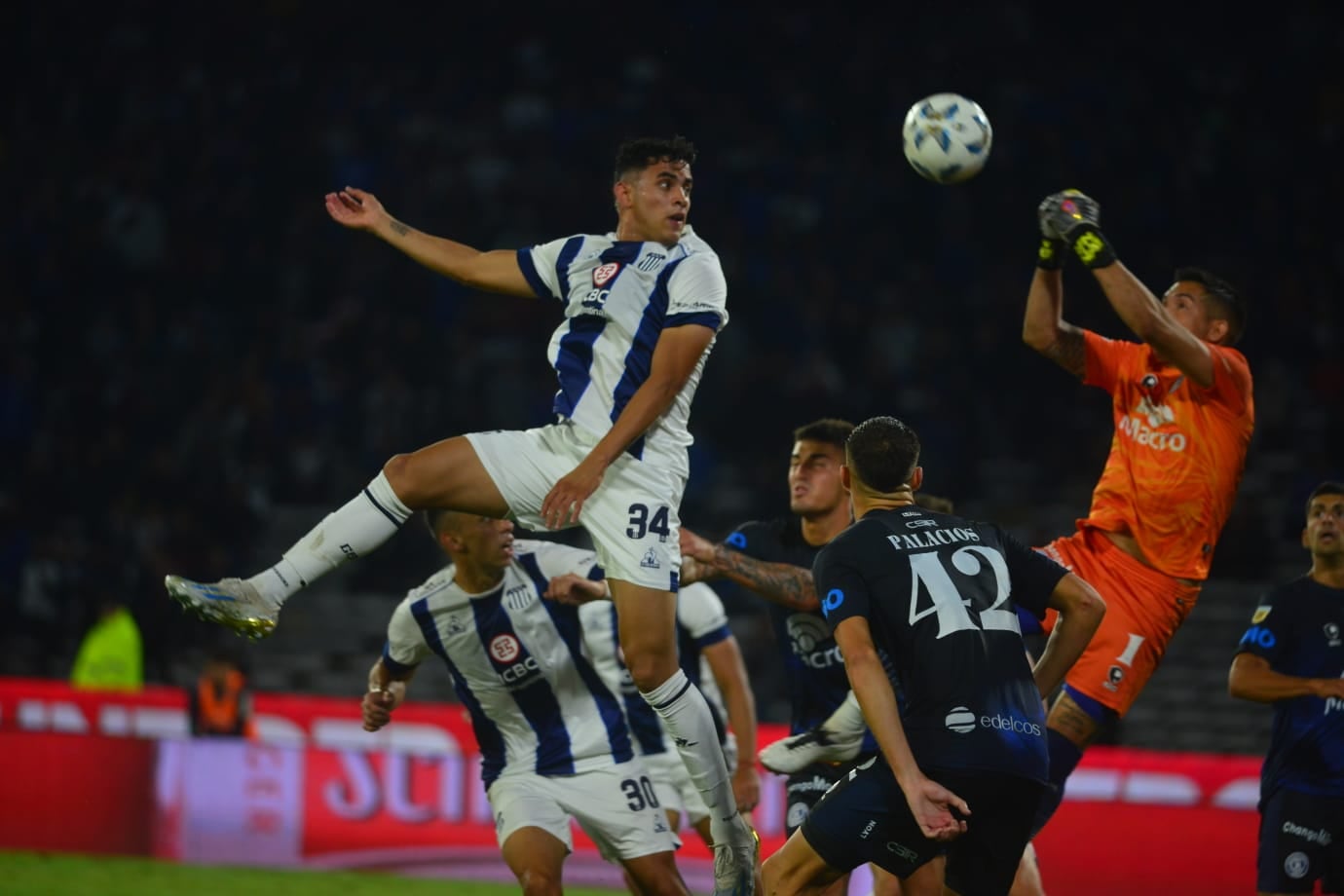 Talleres recibió a Independiente Rivadavia de Mendoza por la fecha 13 de la Zona A de la Copa de la Liga Profesional. El partido se jugó en el estadio Mario Alberto Kempes. (Nicolás Bravo / La Voz)