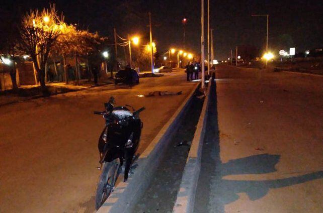 Dos novios murieron tras accidentarse con su moto.