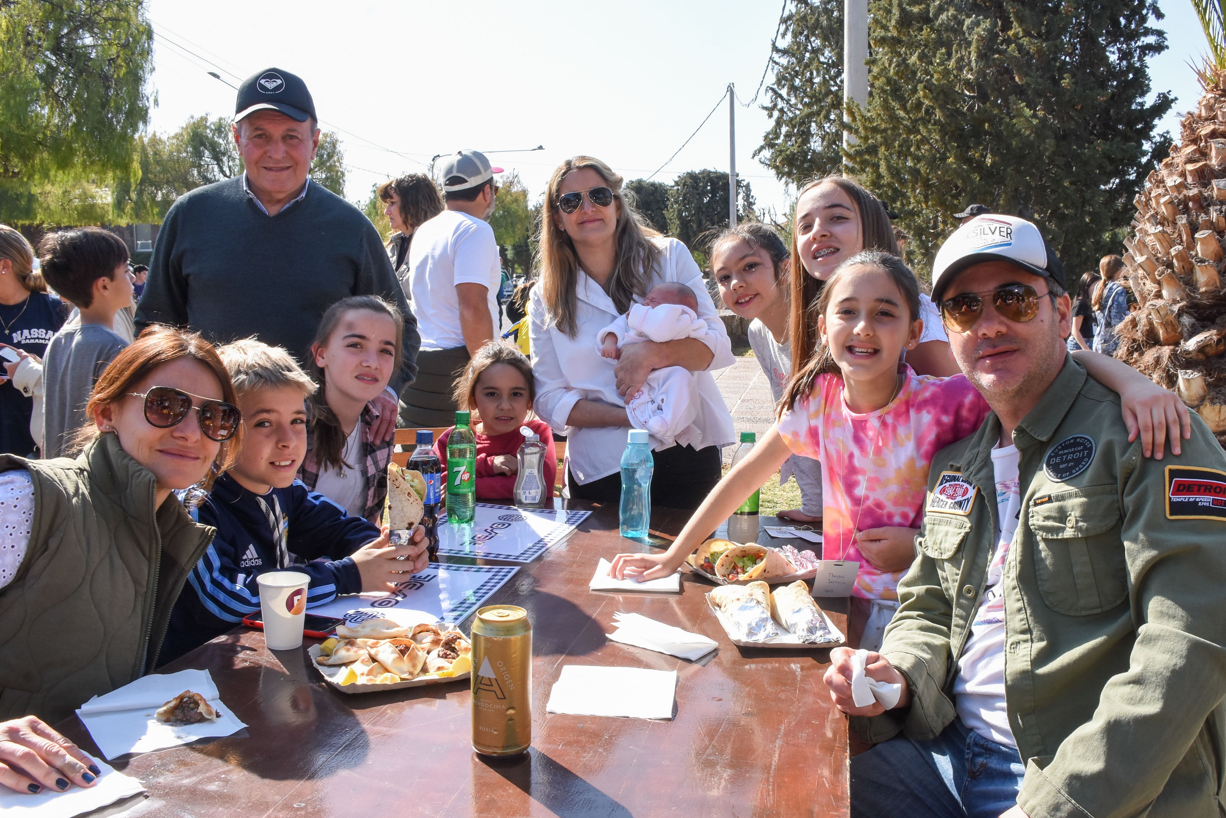 Julio Simonetto asistió con sus hijas Florencia y Paola y sus cinco nietos: Ámbar, Maia, Lola, Jazmín y Tomás.