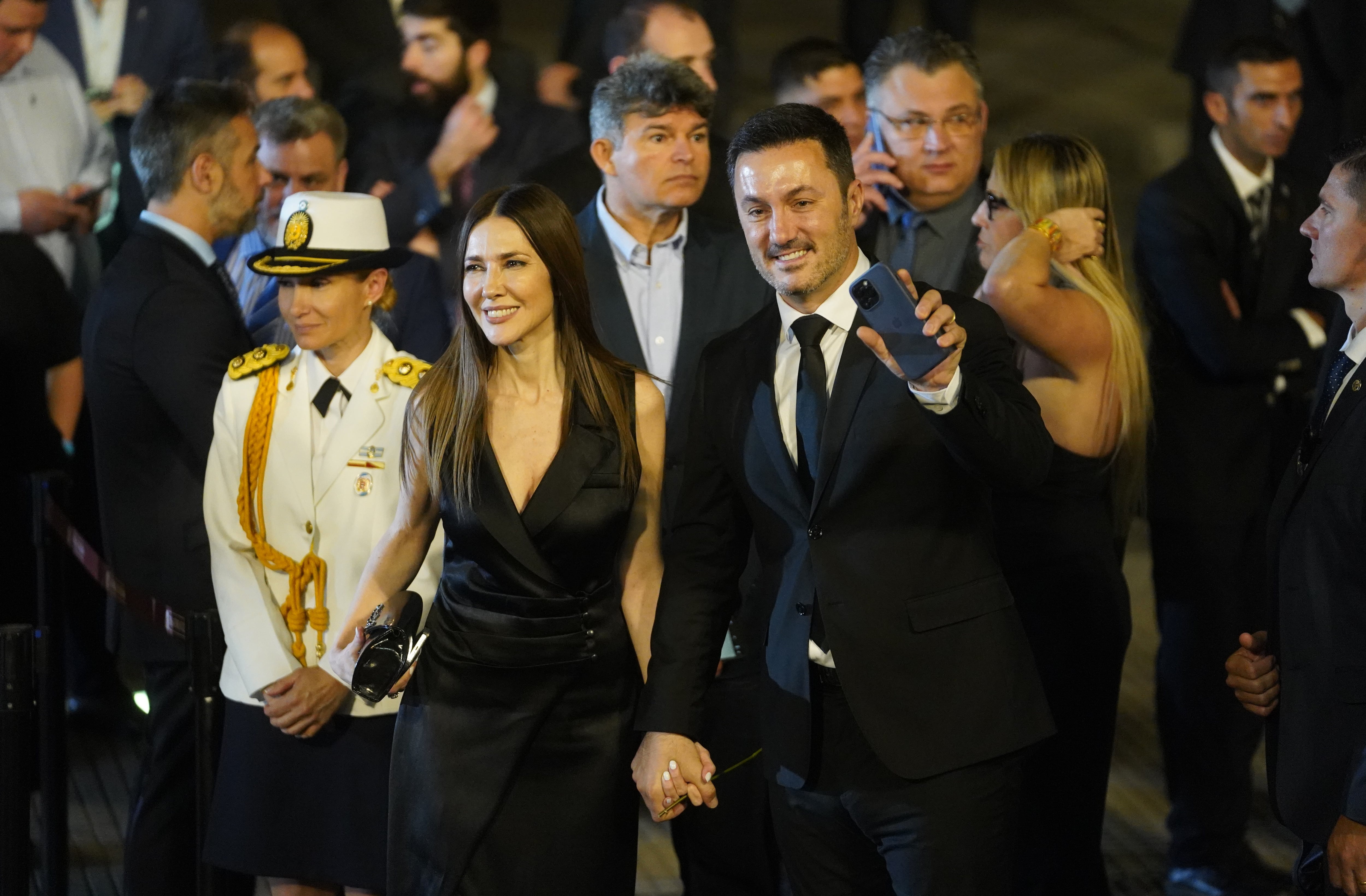 Cristina Pérez y Luis Petri. Gala en el teatro Colón tras la asunción de Javier Milei como presidente de la Nación (Clarín)