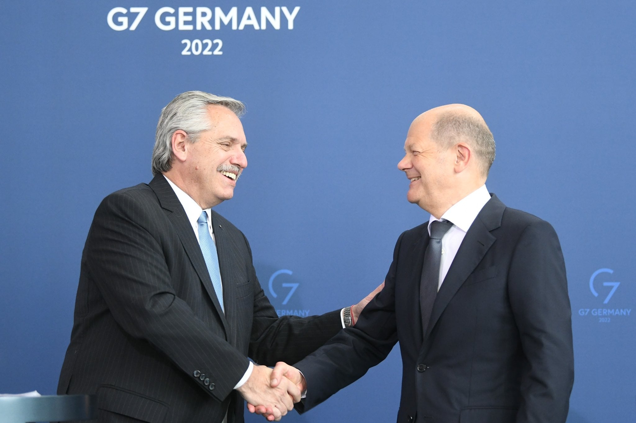 El presidente Alberto Fernández en Alemania junto al canciller federal Olaf Scholz. Foto Presidencia de la Nación.