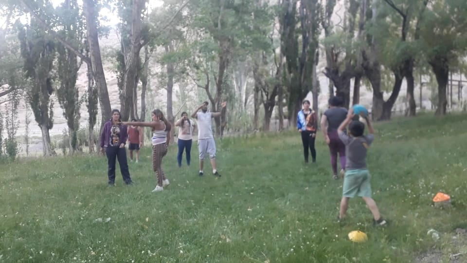 Mucho más que un comedor: en Corazón de Montaña, se organizar actividades deportivas y recreativas para los niños de la zona. 