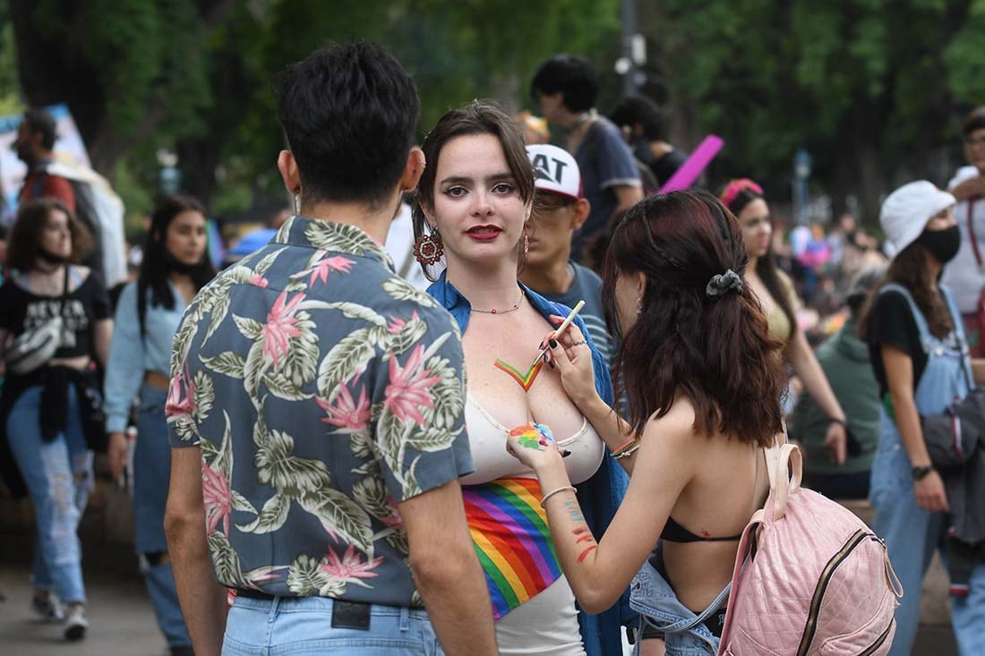 Marcha del orgullo LGBTIQ+ por calles del centro de la Ciudad de Mendoza, finalizando en la plaza Independencia. Foto: José Gutierrez