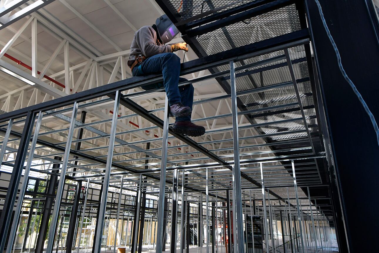 La imposibilidad de realizar pagos al exterior ha llevado a la falta de insumos, generando una cadena de eventos que afecta la producción de las empresas de diversos sectores. / Foto: Orlando Pelichotti 
