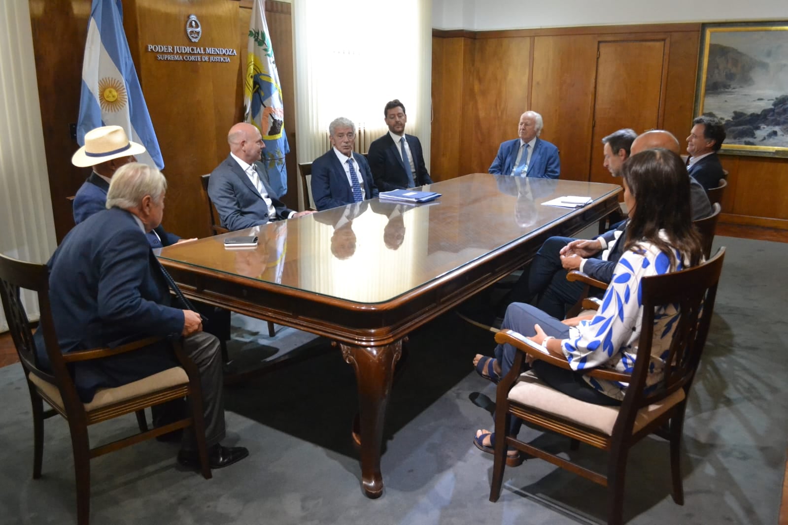 El ministro de Justicia de la Nación, Mariano Cúneo Libarona se reunió con los siete ministros de la Suprema Corte de Justicia de Mendoza. Foto: Prensa Poder Judicial.