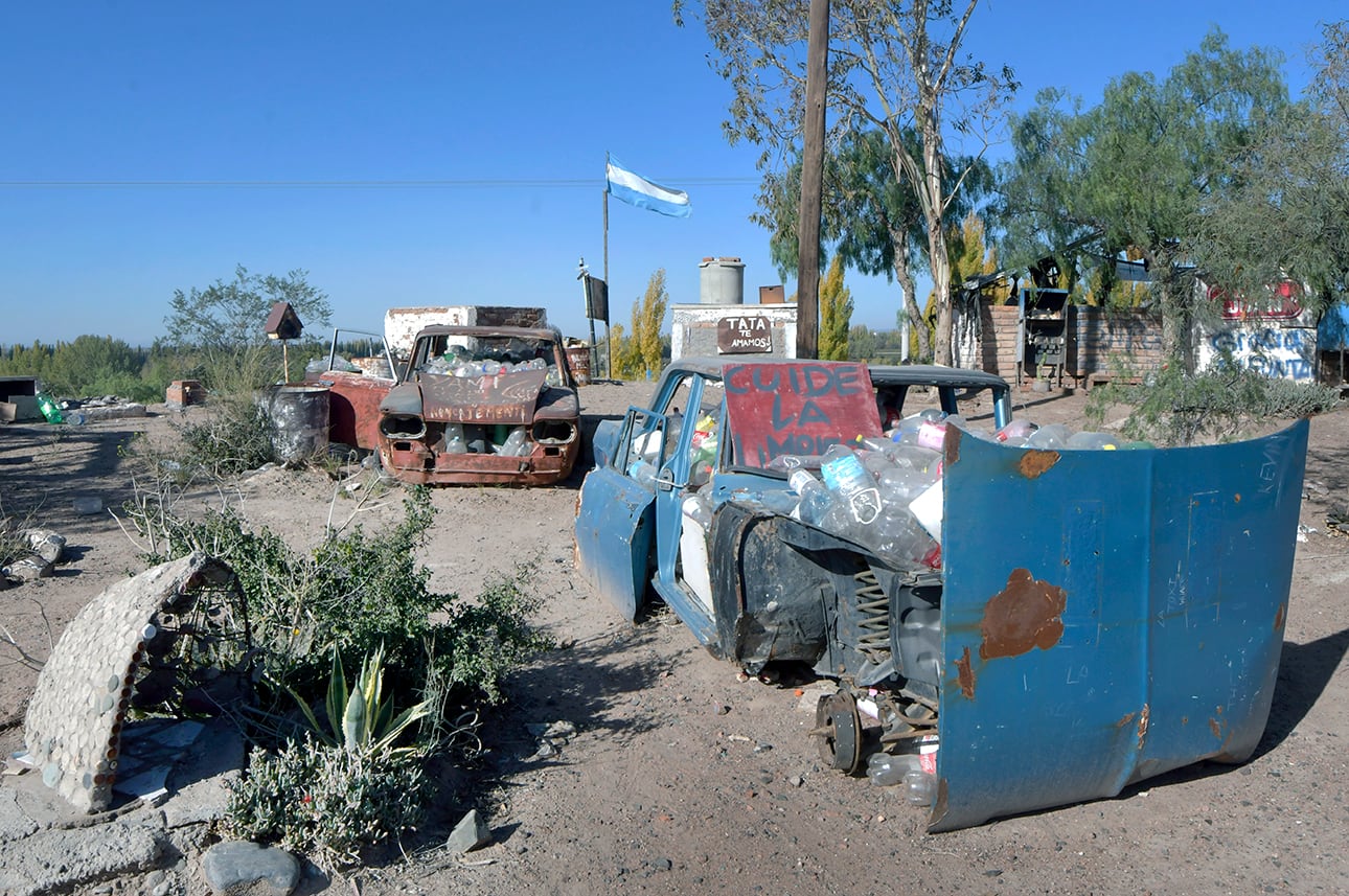 Altar de la Difunta Correa en ruta 82, Luján de Cuyo.
Foto: Orlando Pelichotti
