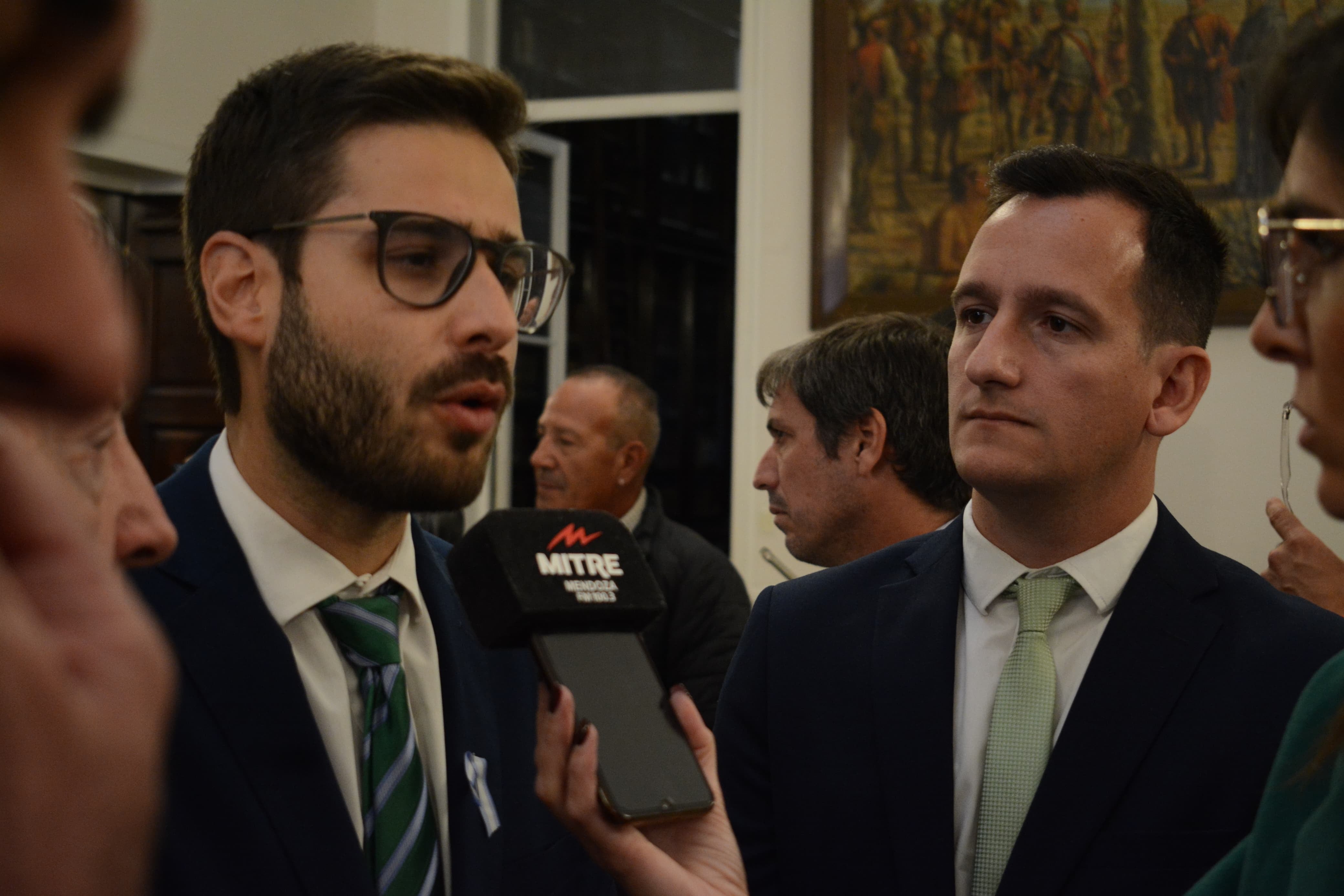 El diputado Mauro Giambastiani junto a Emmanuel Fugazzotto, en la Legislatura. | Foto: Prensa Partido Verde