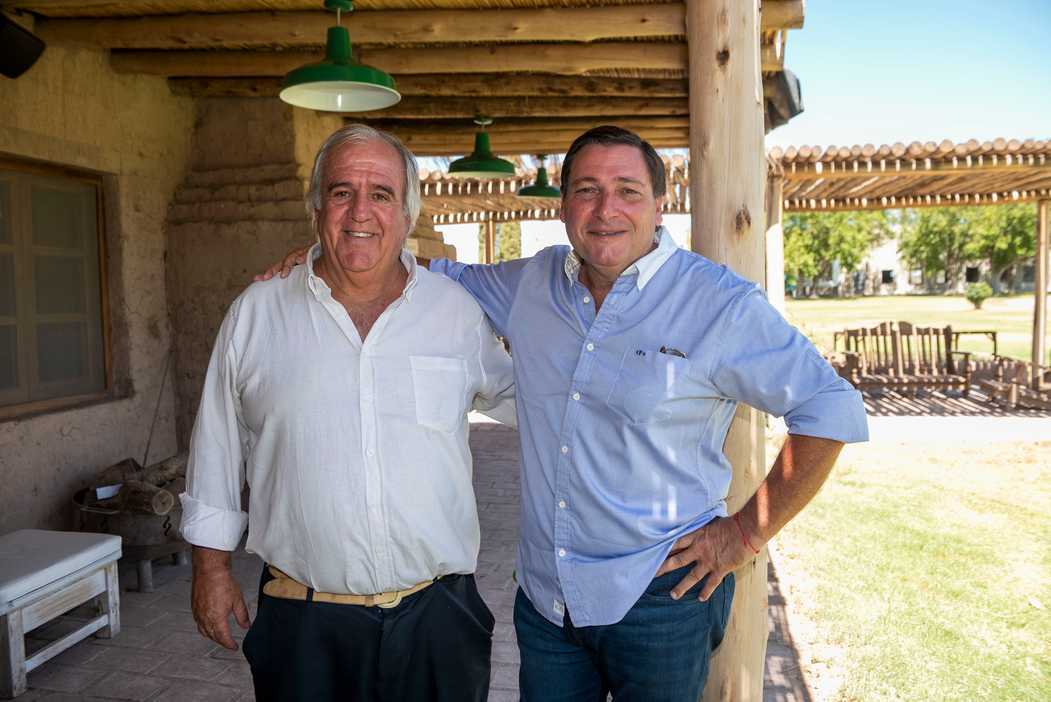 Pedro Uribarrena junto a Omar Parisi.