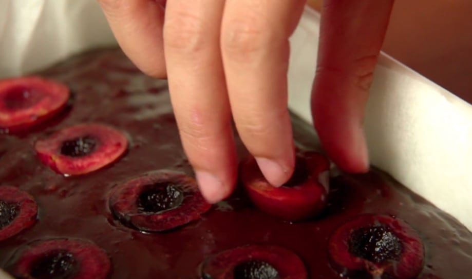 Tarta de chocolate con cerezas: el paso a paso simple