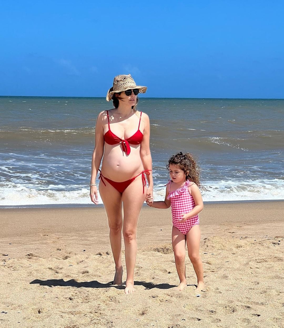 Isabel Macedo luce feliz su pancita de seis meses de embarazo