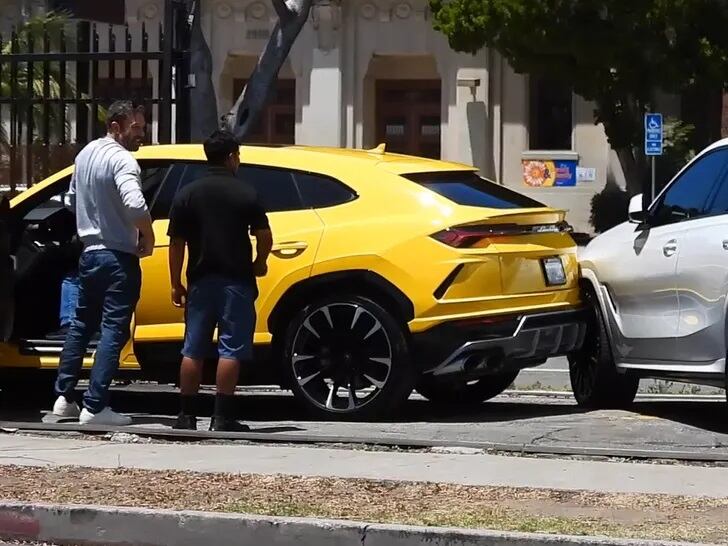 El hijo de Ben Affleck, de 10 años, chocó un Lamborghini.