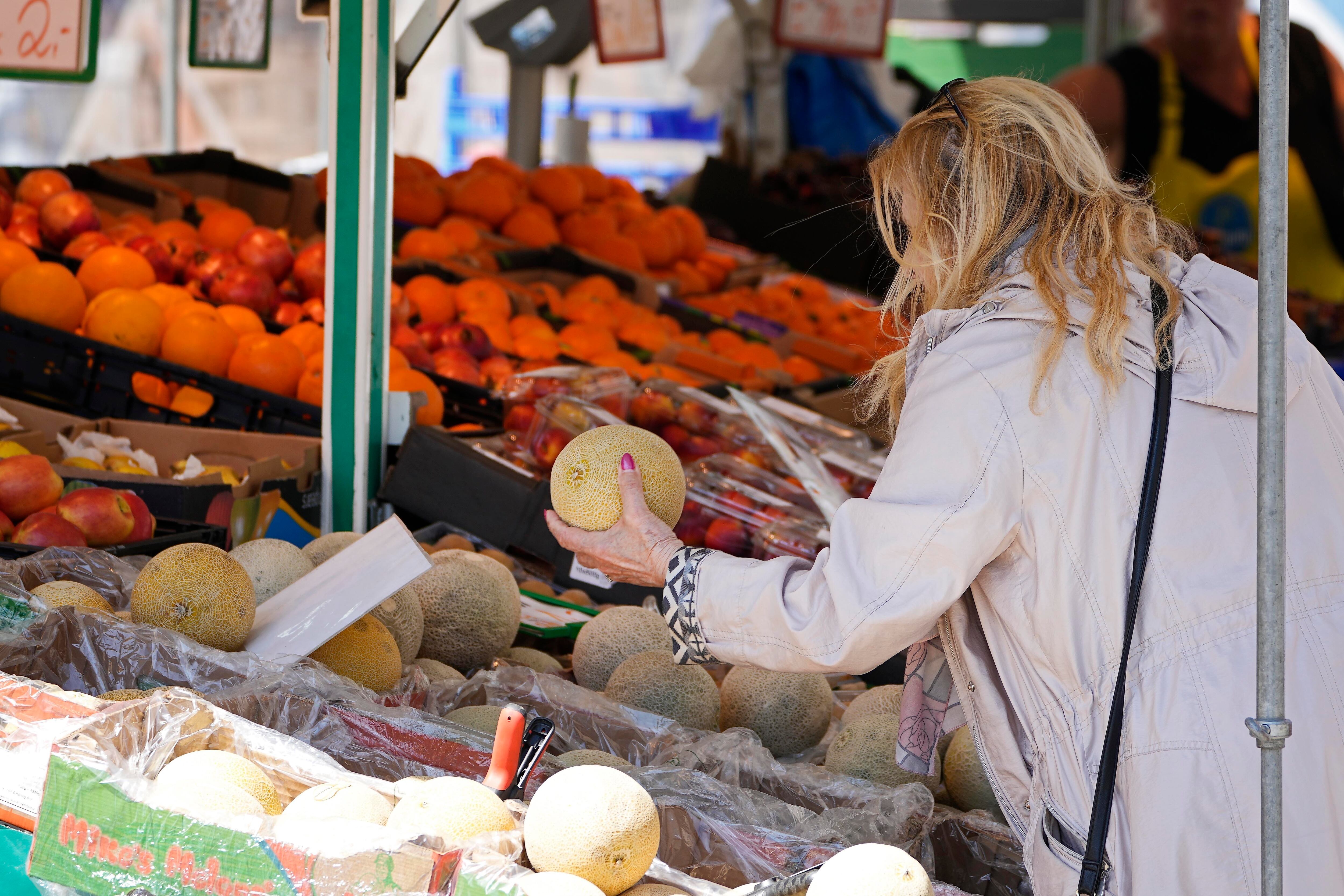 El precio del melón podría rondar los $700 el kilo. (AP Foto/Martin Meissner)