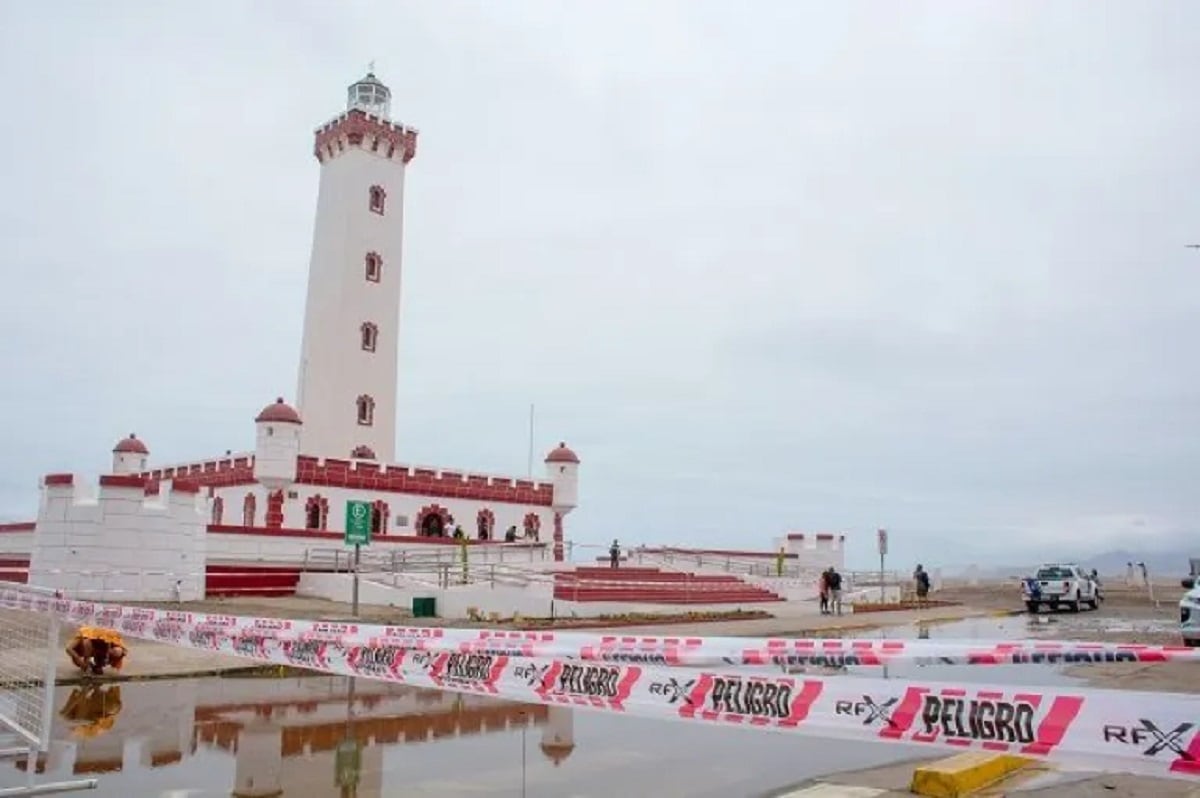 Marejadas afectaron al Faro de La Serena en Chile: cerraron el acceso (Gentileza / El Día)