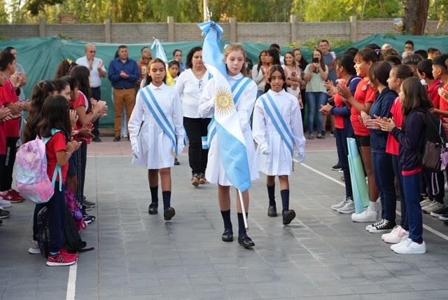 El ciclo lectivo 2024 comenzó en Junín con un acto significativo en la escuela Gervasio Posadas, en Los Barriales