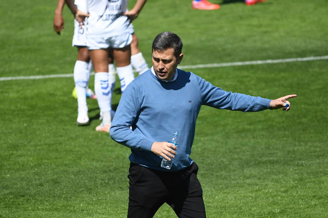 Futbol Liga Profesional, Godoy Cruz Antonio Tomba vs. Gimnasia y Esgrima de la Plata, en el estadio Feliciano Gambarte de Godoy Cruz.
Diego Flores D.T. de Godoy Cruz.