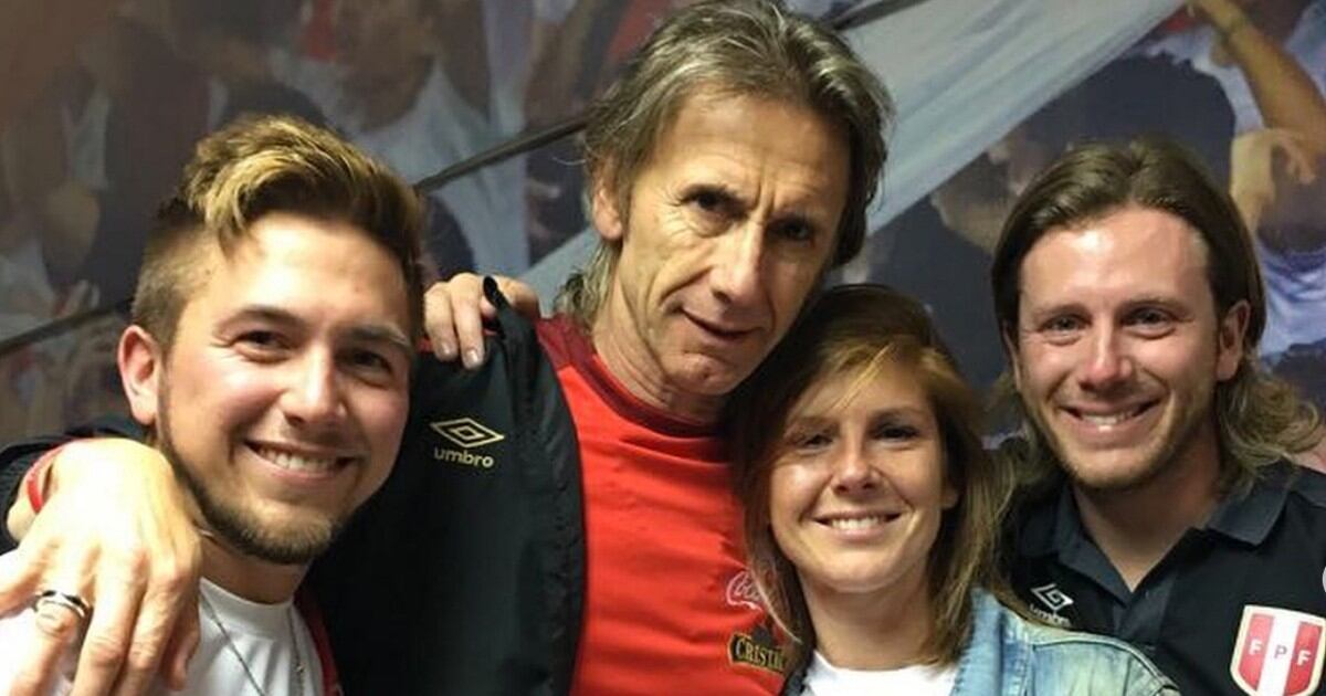 Ricardo Gareca junto a sus hijos