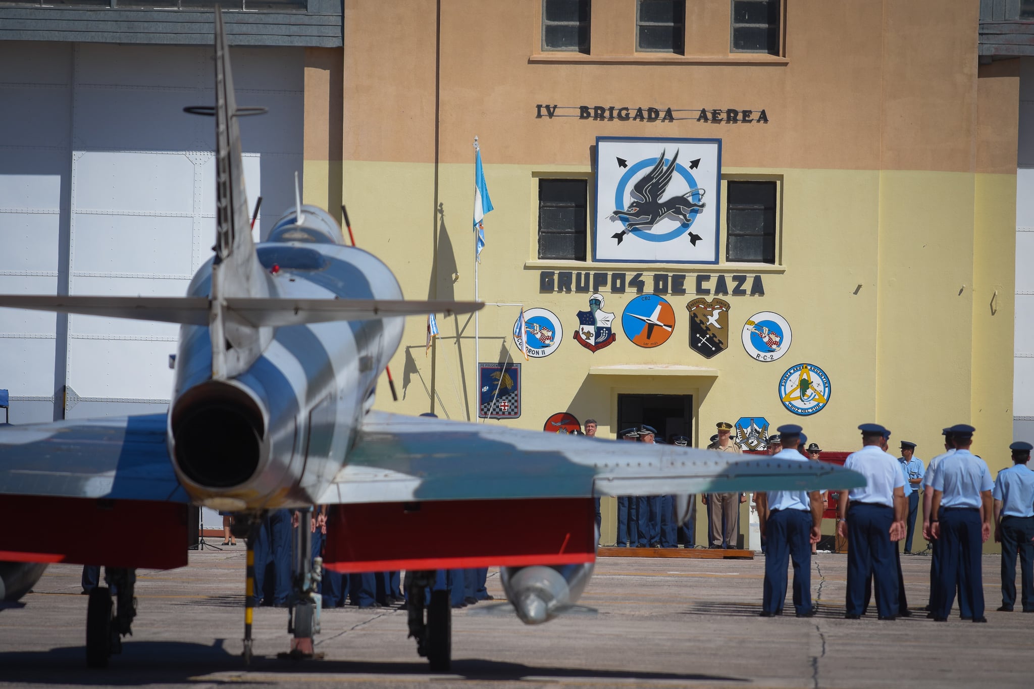 Con un desfile terrestre y un pasaje aéreo de los IA 63 Pampa se realizaron los actos del 73 aniversario de la IV Brigada Aérea