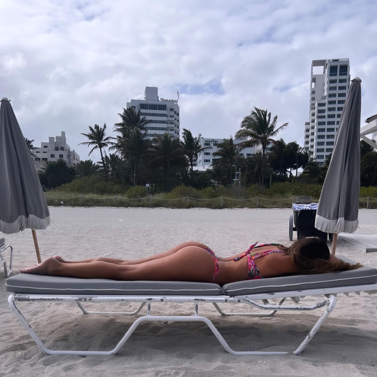 Floppy Tesouro enamora desde las playas de Miami con sus bikinis minúsculas