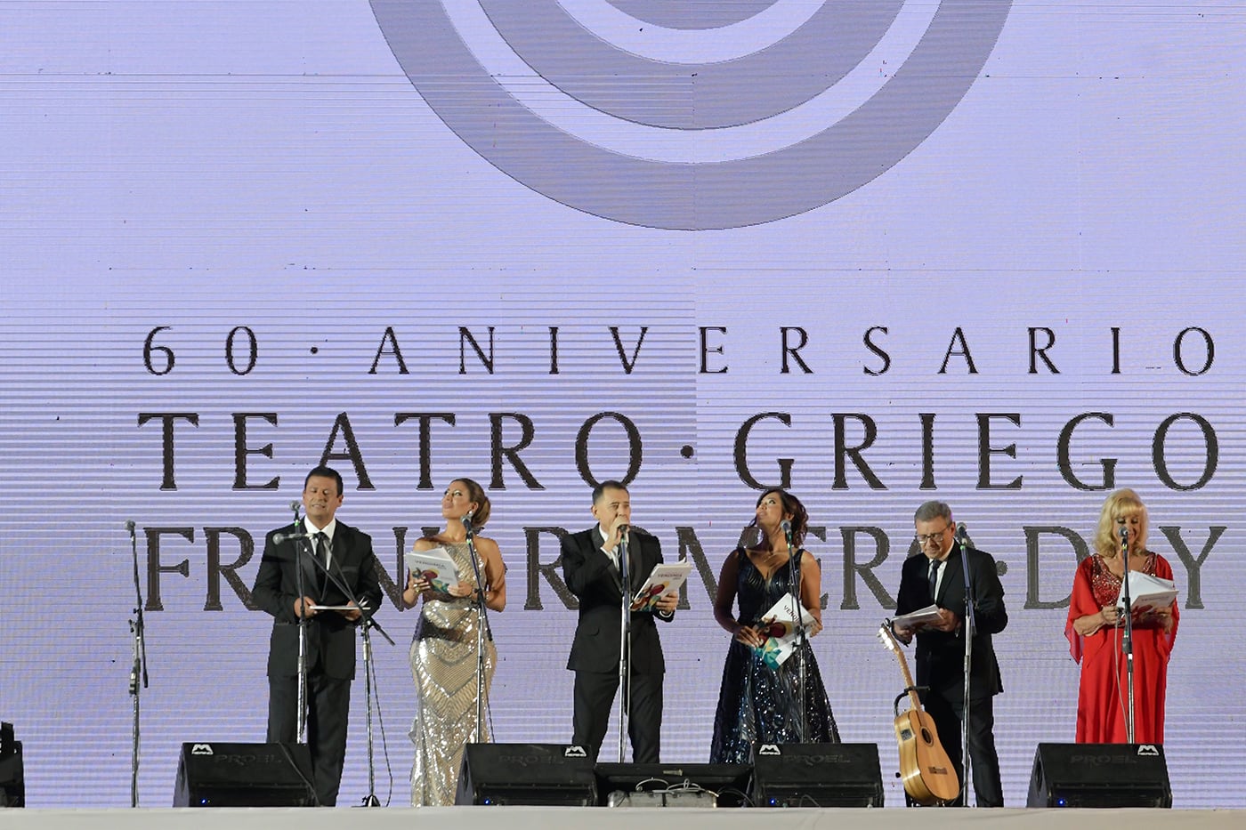 Los locutores que este año cantaron los votos que recibieron las candidatas al trono de Reina Nacional de la Vendimia.

Foto : Orlando Pelichotti