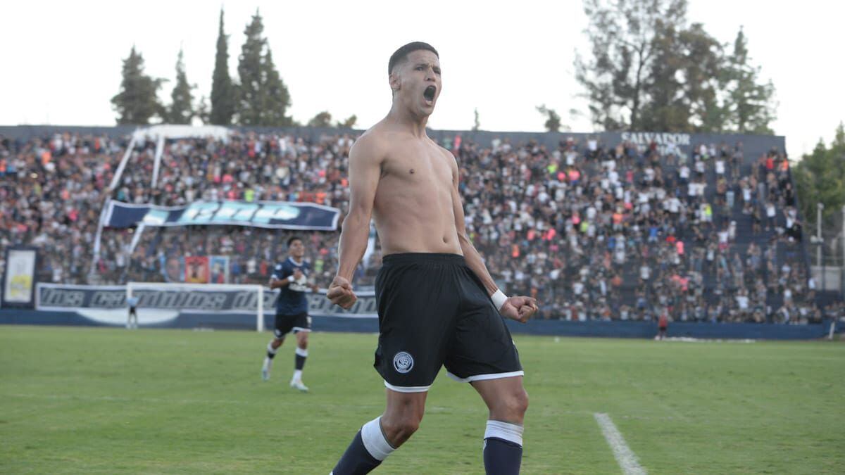 El goleador Alex Arce no llega a la final al 100%, pero estará. 