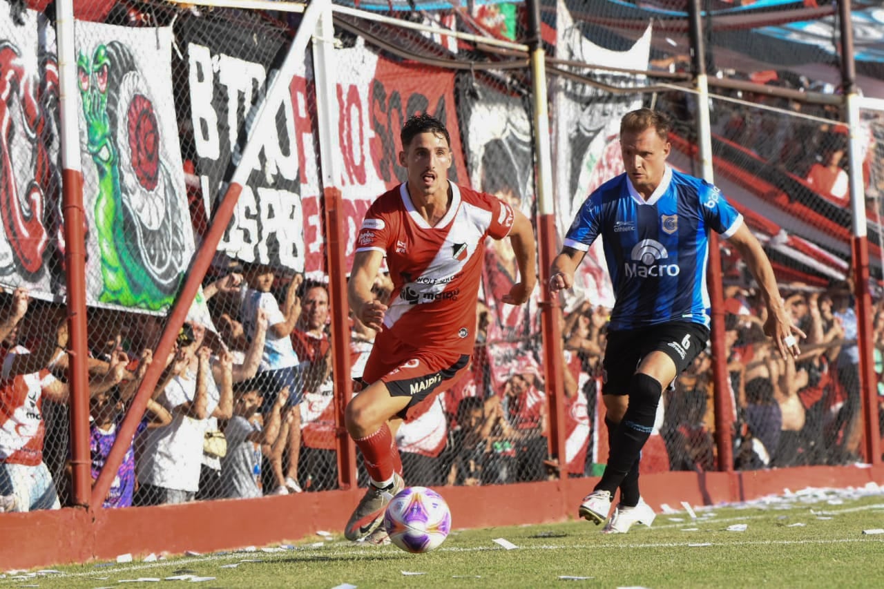 Por la 9 fecha de la zona B de la Primera Nacional. Maipú metió un triunfazo ante Gimnasia de Jujuy. / Mariana Villa (Los Andes).